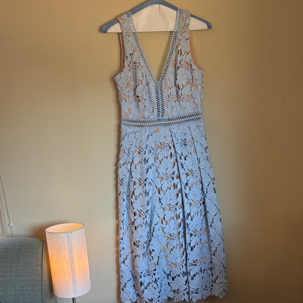 Romeo + Juliet Cotoure Elegant Blue Lace Dress